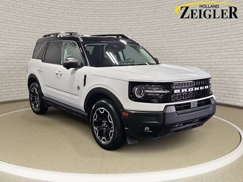 Used 2025 Ford Bronco Sport Outer Banks w/ Outer Banks Tech Package+ AWD/4WD image 3