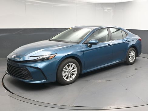 Certified 2025 Toyota Camry LE image 4