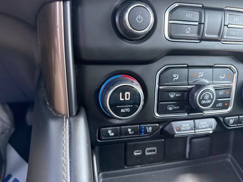 Used 2023 Chevrolet Suburban High Country AWD/4WD image 34