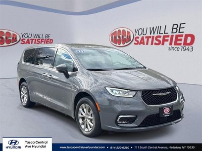 Used 2023 Chrysler Pacifica Touring-L