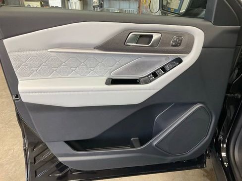 Used 2025 Ford Explorer Platinum w/ LUX Leather Package image 5