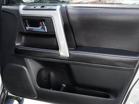 Used 2016 Toyota 4Runner SR5 AWD/4WD image 26