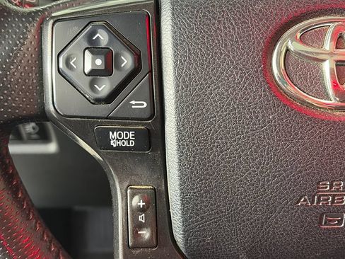 Used 2019 Toyota 4Runner TRD Off-Road Premium AWD/4WD image 17