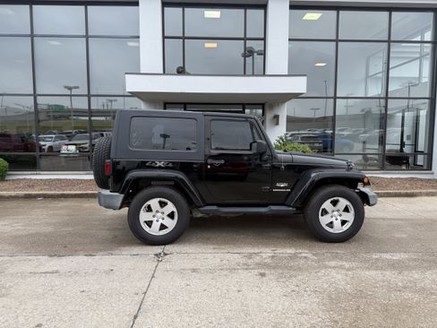 Used 2010 Jeep Wrangler Sahara AWD/4WD image 3