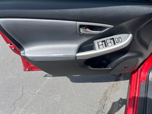 Used 2013 Toyota Prius Five FWD image 9