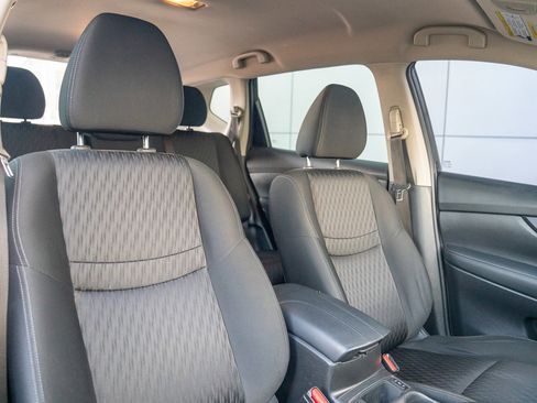 Used 2019 Nissan Rogue SV image 24