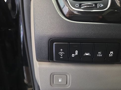 Used 2021 Kia Sedona SX FWD image 25