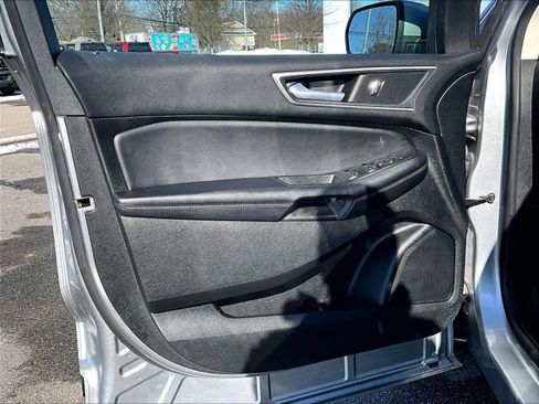 Used 2024 Ford Edge SEL image 9