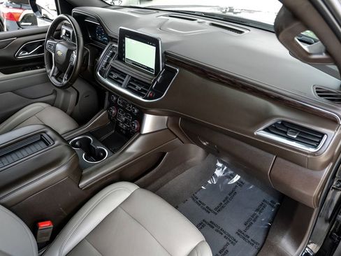 Used 2023 Chevrolet Suburban LT RWD image 9