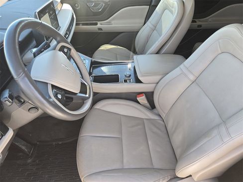 Used 2023 Lincoln Aviator Reserve w/ Equipment Group 201A image 6