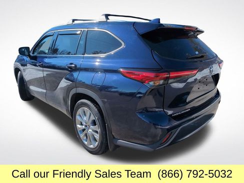 Certified 2021 Toyota Highlander Limited image 3