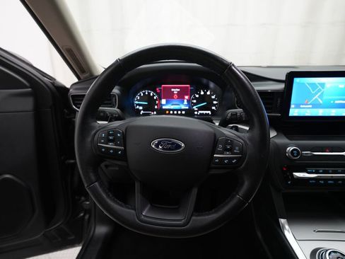 Used 2020 Ford Explorer XLT w/ Equipment Group 202A AWD/4WD image 4