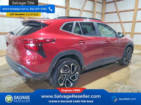 Used 2024 Chevrolet Trax RS w/ Sunroof Package FWD image 4