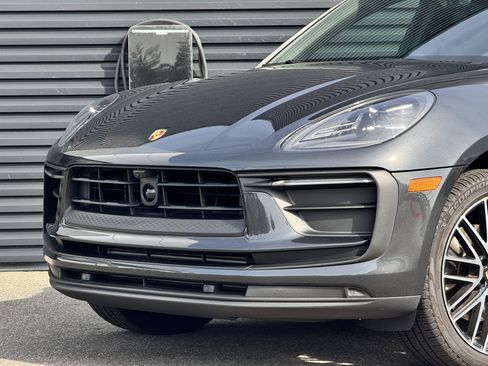 Certified 2026 Porsche Macan AWD/4WD image 13