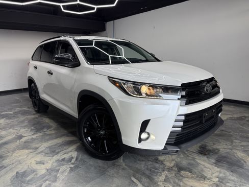Used 2019 Toyota Highlander XLE AWD/4WD image 6