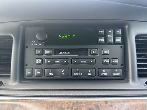 Used 1998 Ford Crown Victoria LX image 18