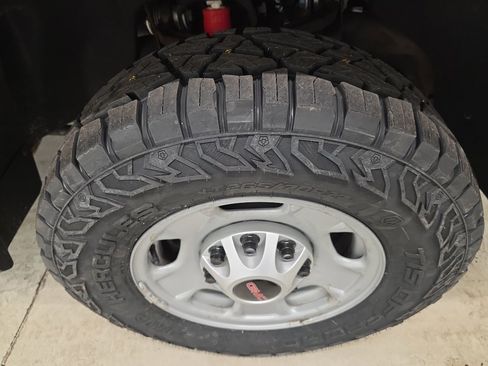 Used 2022 GMC Sierra 2500 Pro w/ Convenience Package image 4