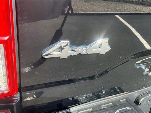 Used 2017 Toyota Tacoma SR5 w/ Tow Package AWD/4WD image 27