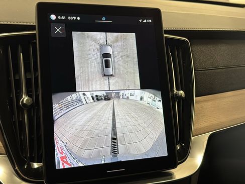 Used 2025 Volvo XC90 B6 Plus image 18