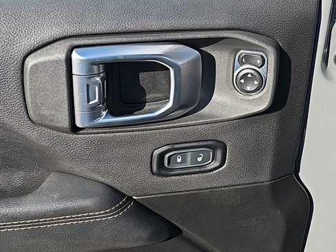 Used 2023 Jeep Gladiator Overland image 25