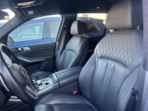 Used 2022 BMW X7 xDrive40i w/ M Sport Package AWD/4WD image 4