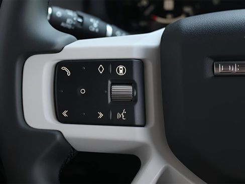 New 2025 Land Rover Defender 130 X-Dynamic SE image 21