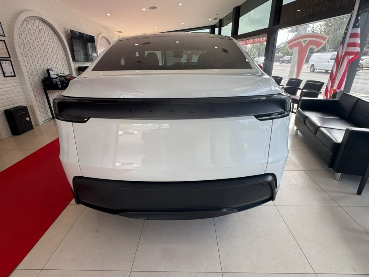 Used 2026 Tesla Model Y 2WD image 6