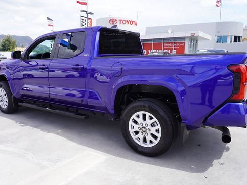 Certified 2025 Toyota Tacoma SR5 AWD/4WD image 5