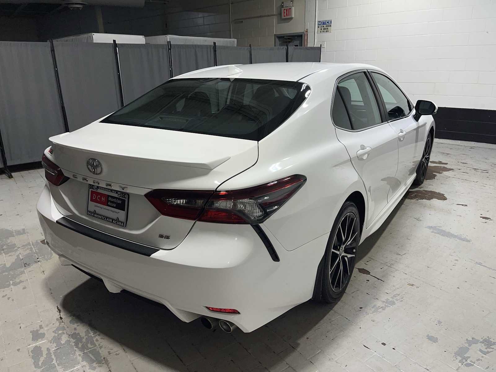 Used 2024 Toyota Camry SE w/ Cold Weather Package FWD image 26