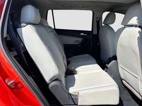 Used 2018 Volkswagen Tiguan SE image 28