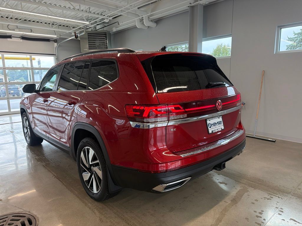 Used 2024 Volkswagen Atlas SE AWD/4WD image 16