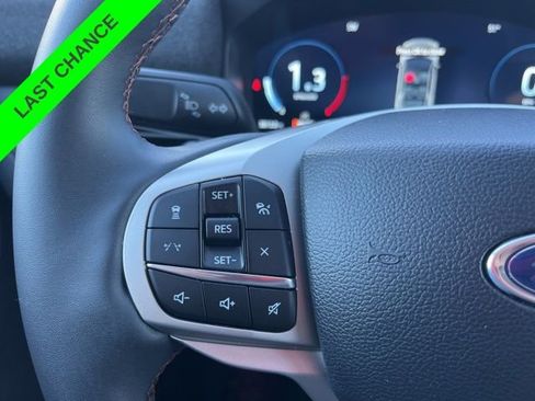 Used 2025 Ford Explorer Active image 18