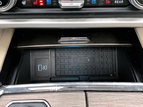 Used 2024 Ford Expedition Limited image 18