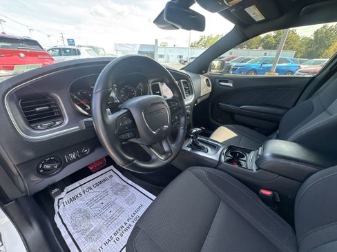Used 2018 Dodge Charger R/T w/ Blacktop Package image 11
