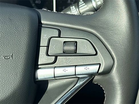 Used 2025 Cadillac XT6 Luxury image 7