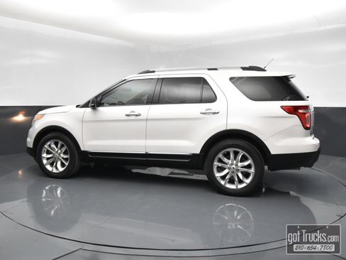 Used 2015 Ford Explorer XLT w/ Equipment Group 202A FWD image 3