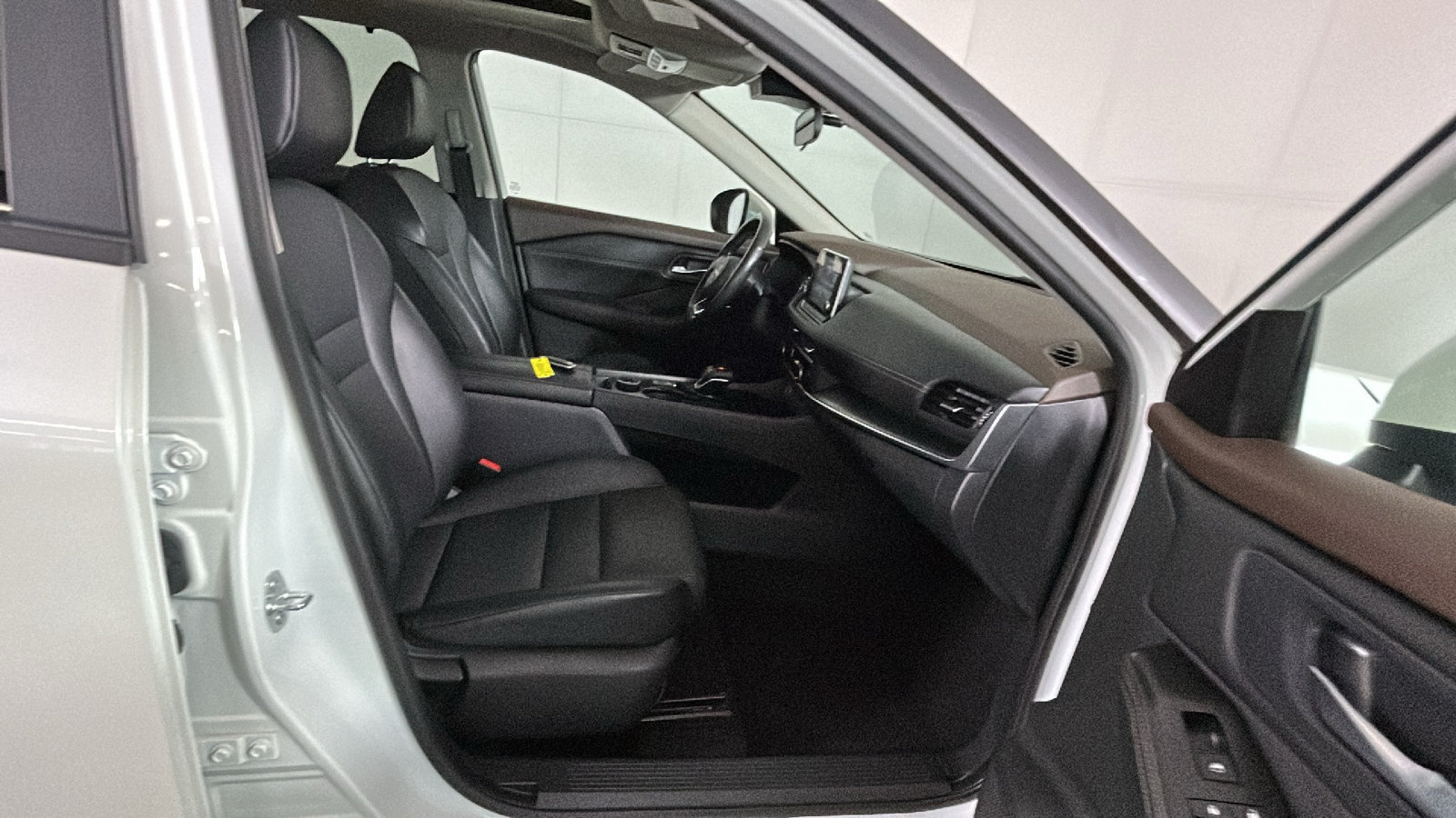 Used 2023 Nissan Rogue SV w/ SV Premium B Package AWD/4WD image 37