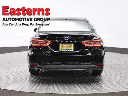 Used 2022 Toyota Camry XLE FWD image 6