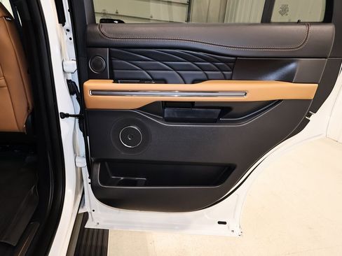 Certified 2024 Ford Expedition Platinum image 19