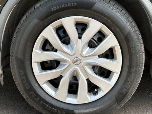 Used 2017 Nissan Rogue S w/ Appearance Package AWD/4WD image 25