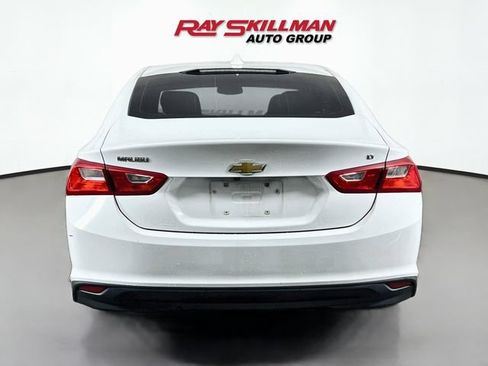 Used 2017 Chevrolet Malibu LT w/ Leather Package FWD image 6