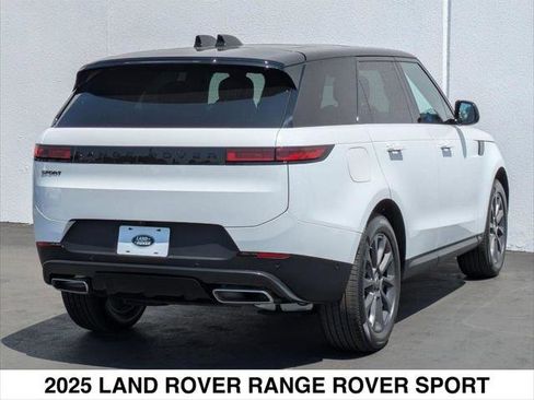 Used 2025 Land Rover Range Rover Sport SE image 2