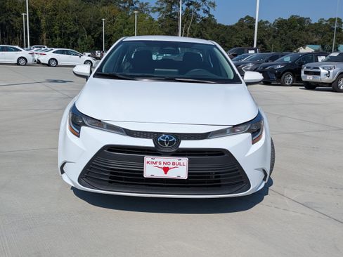 Certified 2023 Toyota Corolla LE image 2