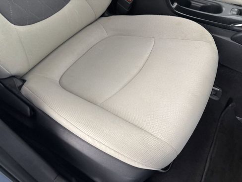 Used 2021 Toyota Corolla LE image 28