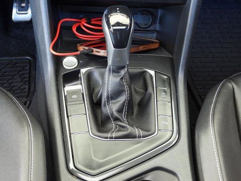 Used 2022 Volkswagen Tiguan SE R-Line image 50