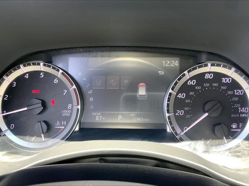 Used 2025 Toyota Highlander XLE AWD/4WD image 25