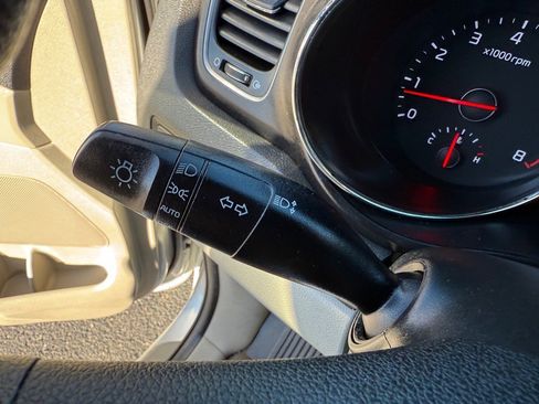 Used 2019 Kia Sedona L image 27