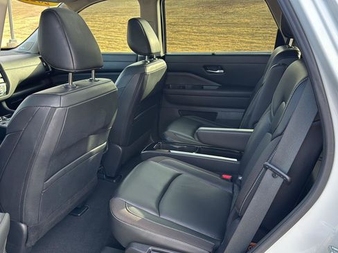 Used 2023 Nissan Pathfinder SL w/ SL Premium Package image 9