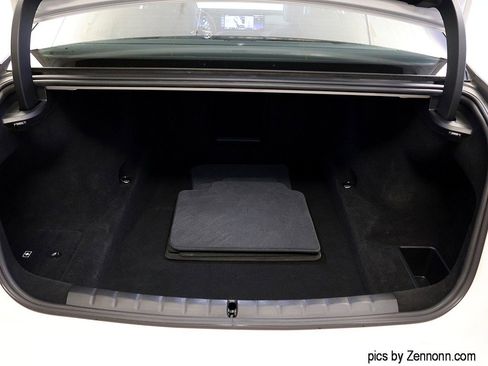 Certified 2023 BMW 760i xDrive image 33