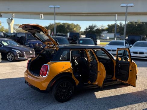 Used 2017 MINI Cooper 4-Door Hardtop image 28